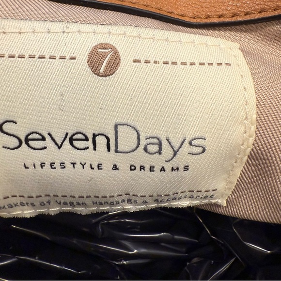 Seven Days Women's Tote/ Shoulder Bag gray W/ Tan Trim Zip Close NWT - Picture 14 of 14